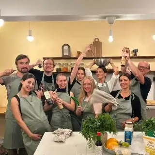 Schön war’s im Urlaub, aber genauso schön auch heute bei @lacookerie_kochschule . 

Nachdem wir uns alle in den Ferien sehr vermisst haben ging es heute gleich mit Teambuilding auf die leckerste Art und Weise weiter.

Danke dass du uns an die Hand genommen hast liebe Caroline. 🥰